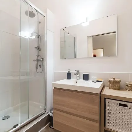 Le Five Boroughs, T2 Cosy, Centre Apartment *